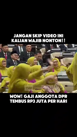 MAU NANGIS LIAT VIDEO INI🥲😭. Hal ini berasal dari keterangan Anggota Komisi I DPR TB Hasanuddin yang menyebutkan bahwa gaji anggota mencapai angka Rp 100 juta per bulan atau Rp 3 juta sehari.  #hatirakyat #dpr 