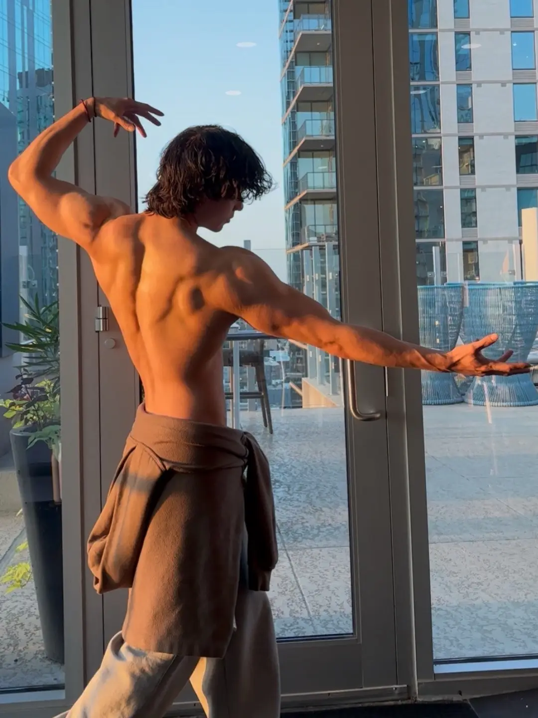 #aesthetics #physique #GymTok #goldenhourglow #bodybuilding 