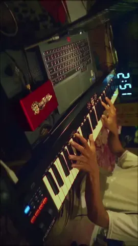 Salah satu lagu favorit ketika lagi dijalan pulang sendirian😃🙌🏻 Ini Abadi - Perunggu 🎹 Soundpaint + Nektar impact Gx61 #pianocover #perunggu #music #fyp #musiccover 