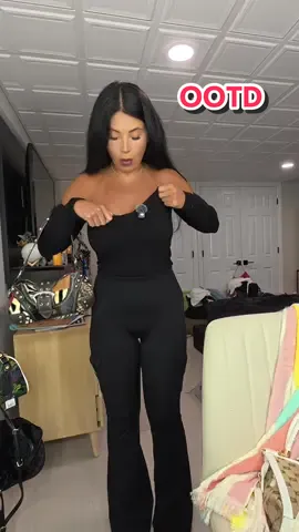 Welcome to my chaos I love u guys #bags #shoes #grwm #getdressedwithme #OOTD  