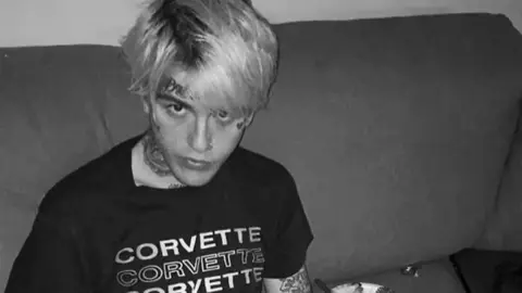 pra essa meu fone é casa!  Lil peep-nuts 🖤 #music #foryoupage #foryou #lilpeep #lilpeepedit #lilpeep #lyricsvideo #amomusica 