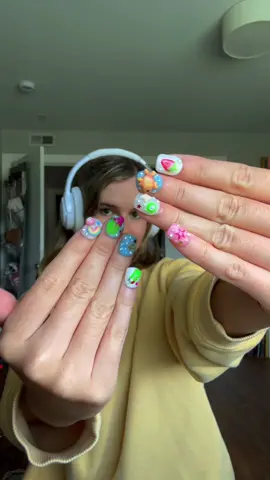 Summer misc but SHORT 🍓🌈🎏 they’re so cuteeee #rollfornails #nailtransition #custompressons 