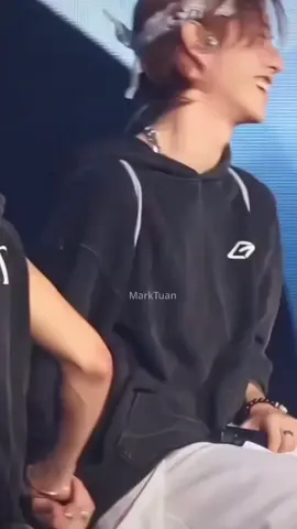 mt ❤️#MarkTuan #got7 #dnamanagement #🌴🐊🐯🐢🦦🐍🐜💚💚 