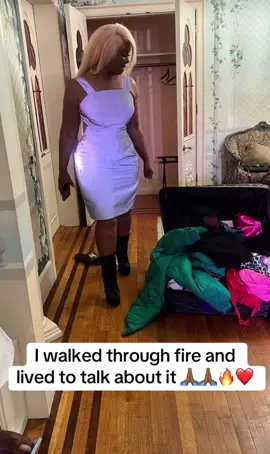 I was born who I was meant to be unique and adaptable like the chameleon dress by Lilian Raven #unique #dress #OOTD #fashion #chameleon  