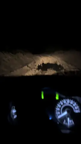 Suatu malam di jalan yang penuh misteri penampakan mobil mobil yg sedang parkir di pinggir jaln#fypage #drivermuda #mahulukaltim #supirlintaskalimantan 