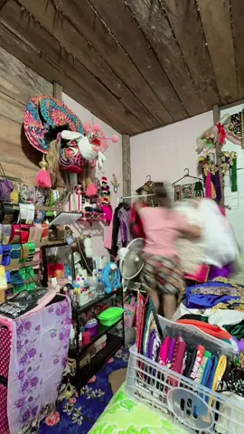 Kamar sekecil ini harus berkelahi dengan printilan seni🥹 Doain ya best biar bisa buat ruangan khusus seni jadi barang”nya tertata rapi nantinya🩷 #celengsrenggi #celengsrenggiwedok #fyppppppppppppppppppppppp #fyppppppppppppppppppp #ndokaty @ASTHYENCHIL💋 