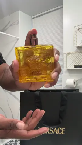 I look my best when I know I smell good. A perfect way to mix style and fragrance. Oh make sure you stop by @macys to grab your bottle since we’re celebrating the anniversary of the iconic Versace Eros Energy! @Versace @Macy’s #VersaceFragrances #AD #VersaceErosEnergy 