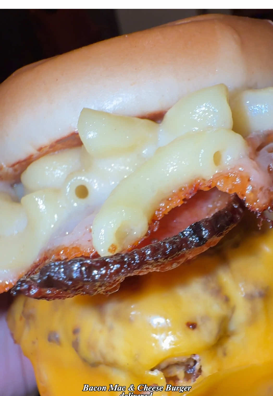 never knew I needed a bacon mac & cheese burger in my life until now🤤 #buffalowildwingspartner 