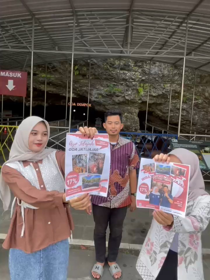 ✨ Sambut HUT RI ke-80, Goa Jatijajar Beri Diskon 17%! ✨ Mau liburan hemat sambil nikmati pesona stalaktit & stalagmit yang memukau? 😍 16–18 Agustus 2025, tiket masuk Goa Jatijajar diskon spesial! 🎉 📌 Ajak pasangan, keluarga, atau bestie, dan abadikan momen kemerdekaan di destinasi legendaris Kebumen ini! 💬 Kalau kamu ke Goa Jatijajar, siapa yang bakal kamu ajak? Tulis di kolom komentar! 📲 Ikuti terus Kebumen24.com ✅ Follow | 👍 Like | 🔁 Share | 🔔 Subscribe 📍 Berita lengkap 👉 www.kebumen24.com #HUTRI80 #GoaJatijajar #WisataKebumen #DiskonWisata #ExploreKebumen #Kebumen24