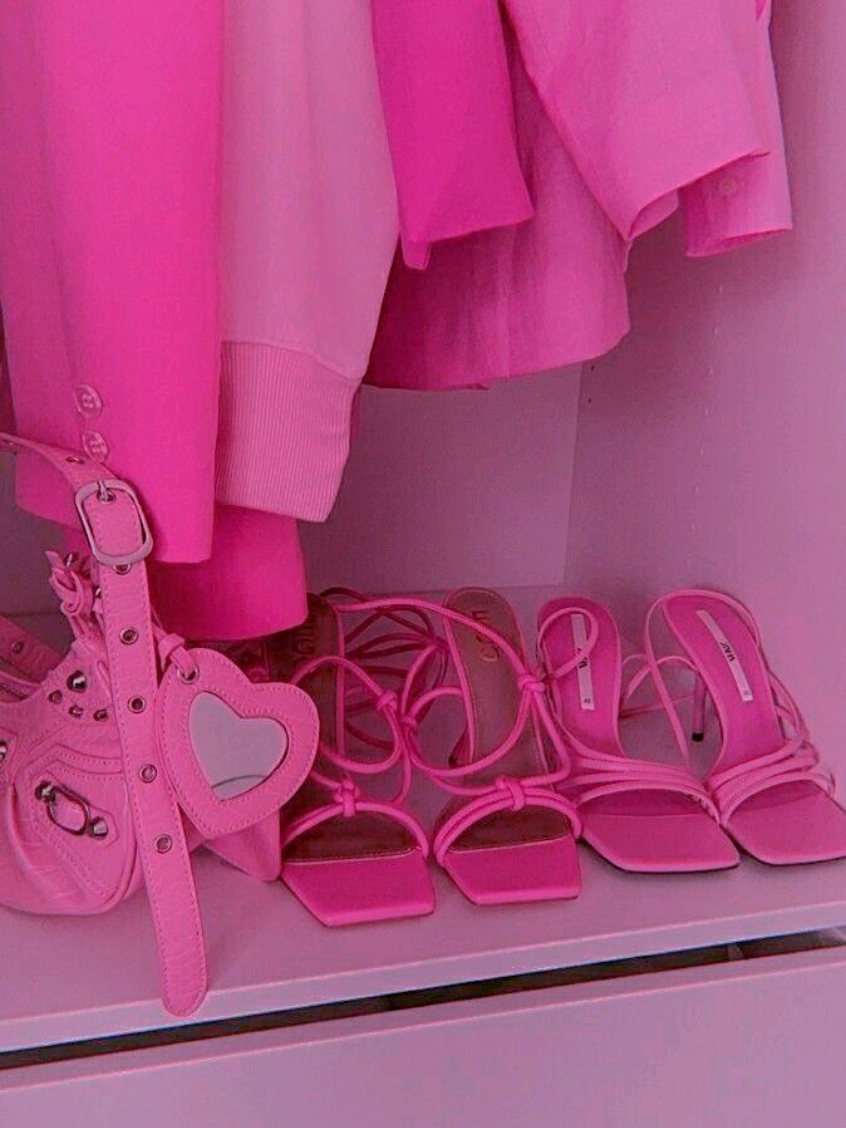 Daily islamic reminders  Nouman Ali Khan once explained that every person carries their own struggles, battles, and wounds that are often invisible to others. Just as you cannot fully understand the depth of someone else’s pain, they cannot fully understand yours — because pain is deeply personal. We all have unique life experiences, emotions, and tests from Allah that shape our journey. Instead of judging or comparing hardships, Islam teaches us to show empathy, kindness, and patience with each other. Only Allah truly knows the weight of what each heart carries, and He is the most Just in rewarding those who endure with faith. #dailyislamicreminders #noumanalikhan #islamiclecture #islamic #viralcontent 