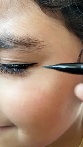 Liquid eyeliner pen #Eyeliner #liquideyeliner #makeup #beauty #backtoschool 
