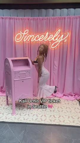 I’ll make a video of what merch they gave us 🩷🎀 #kaliuchis #kali #seattle #fyp #tour 