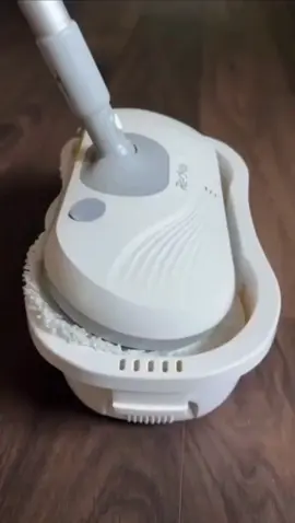 Mop elétrico sem fio Multi Home HO315, bivolt, ideal para a limpeza prática e eficiente de pisos e vidros. Recarregável e leve, garante mobilidade durante o uso e alto poder de limpeza com menos esforço. Um aliado moderno para manter a casa sempre limpa e brilhante, unindo praticidade e tecnologia em um único produto. #mopelétrico #limpezadacasa #mopsemfio #multihome #mopparapisos    