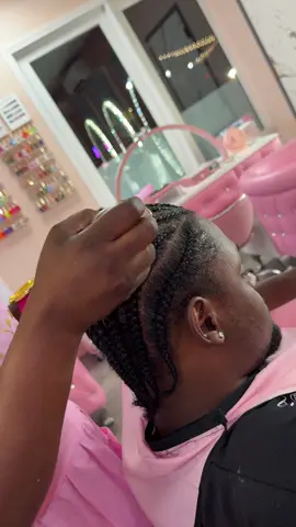 Relem nan 8602228540 si nou vle mete appointment pou nou vin pran service nan studio a adress la se 213 Main Street Norwich Connecticut 06360 Relem nan 8608654017 si nou vle achte produits cheveux mirak mwen yo website kote nou ka achte produits yo se Mykabossycollection.com se mwen ki fe produits cheveux mwen yo depil pa gen label mwen sou li a fotom li pa original mwen vann an gro tou Adress studio mwen mwen an se 213 Main Street Norwich Connecticut 06360 nou ka vin pick up produits yo la e vin pran service tou #luxurybeautysalon #salonowner #ladyboss #bussiness #owner 