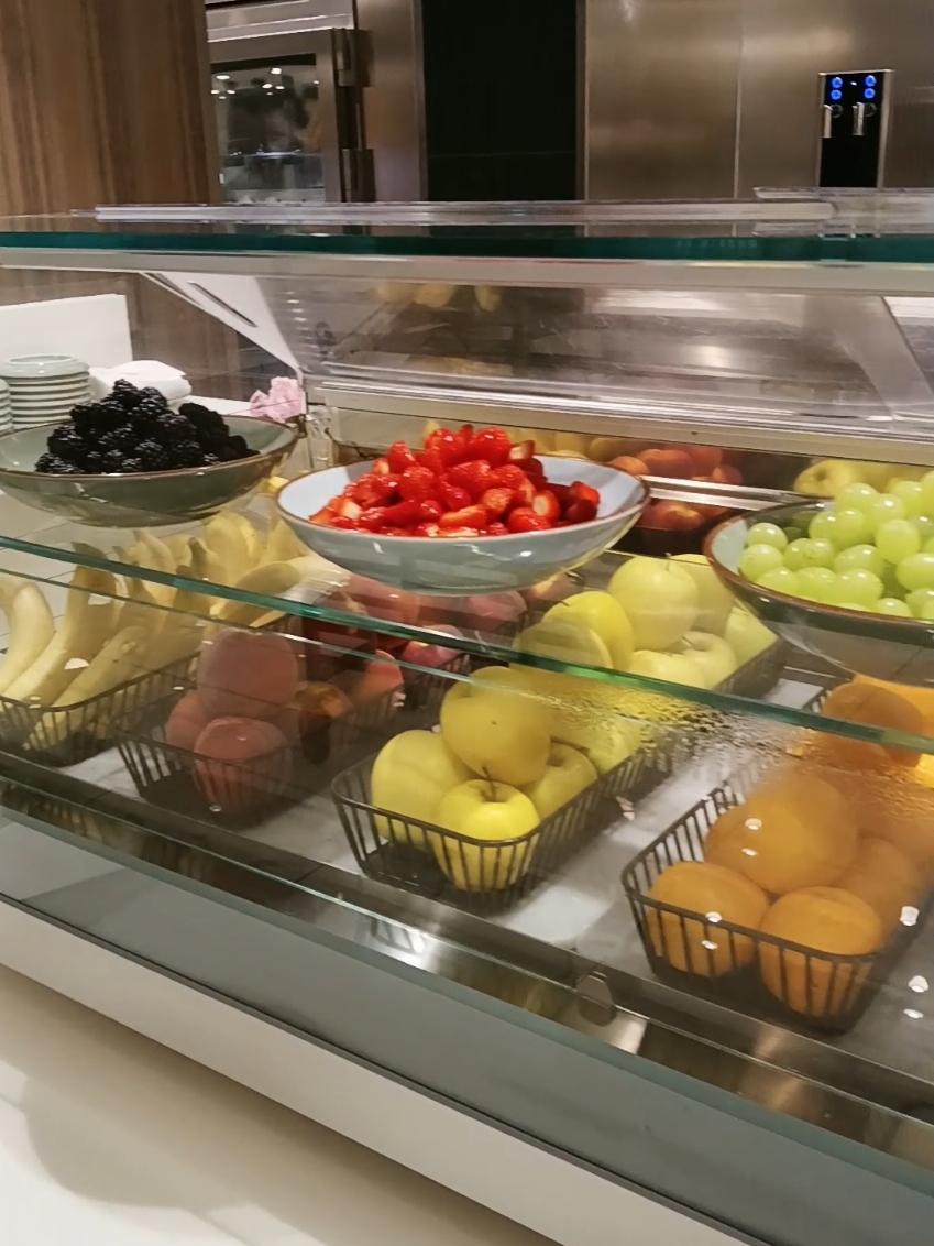 Breakfast fruits corner on cruise ship #breakfast #breakfastrecipes #buah #buahbuahan #kapalpesiar #kapalpesiarmewah #videokapalpesiar #kapal 