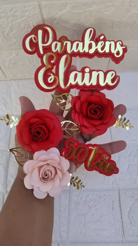 ✨ Dê um charme especial ao seu bolo com nosso topo personalizado com #floresvermelhaerosa! Delicado, alegre e cheio de cor, ele transforma qualquer bolo simples em um verdadeiro destaque na mesa da festa. Ideal para deixar sua comemoração ainda mais bonita e inesquecível! #TopoDeBolo #TopoPersonalizado  #FestaLinda  #BoloDecorado                         