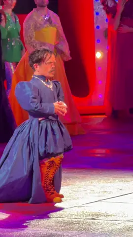 I can’t get enough of this dance #peterdinklage #shakespeareinthepark #centralpark #publictheater #nyc 