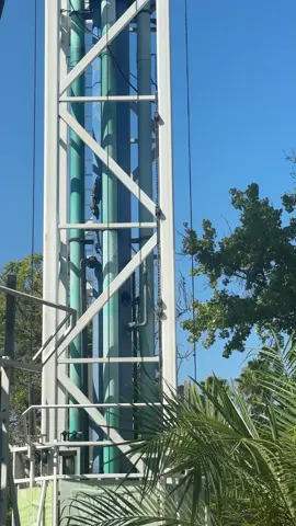 Wires broken and flapping around on Supreme Scream at Knotts #knottsberryfarm #supremescream #rollercoastertiktok #fails #jet2holidays 