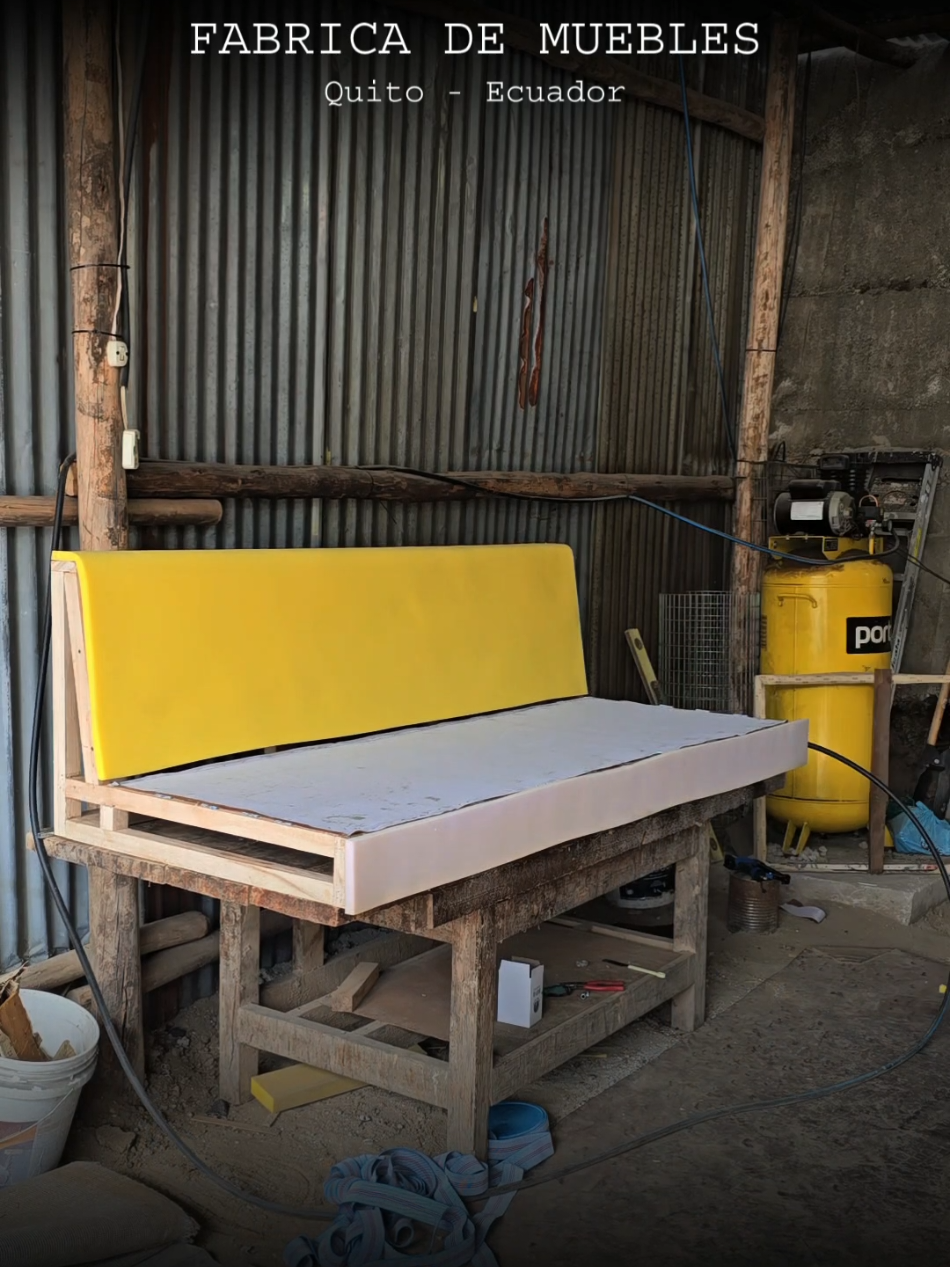 Proceso de preparado de la estructura para un sofá de 3 Puestos. Somos fabricantes de todo tipo de muebles. #MueblesJaramillo #fabricaciondemuebles #salas 