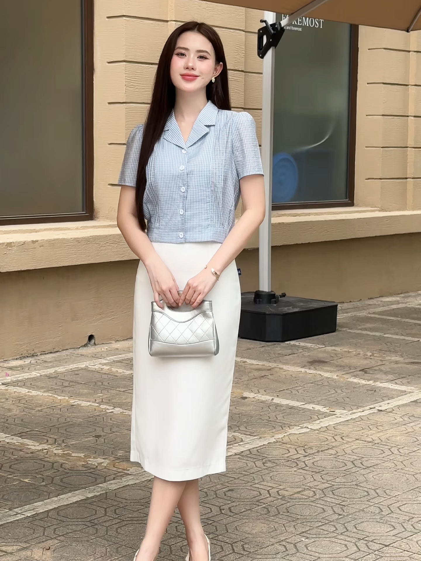 💼 Thanh lịch chuẩn công sở 💼 Chiếc sơ mi bấu mí kẻ cổ ve với chi tiết may tỉ mỉ, dáng gọn gàng giúp nàng toát lên vẻ tinh tế, chuyên nghiệp. Dễ phối đồ, phù hợp cả khi đi làm lẫn gặp gỡ sau giờ hành chính. #ukfashionofficial #somicongso #chanvayxinh #thoitrangcongso #OOTD #setdoxinh #xuhuong