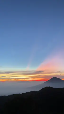 sunrise with @Papandayan Indonesia  #mountain #papandayan #sunrise 
