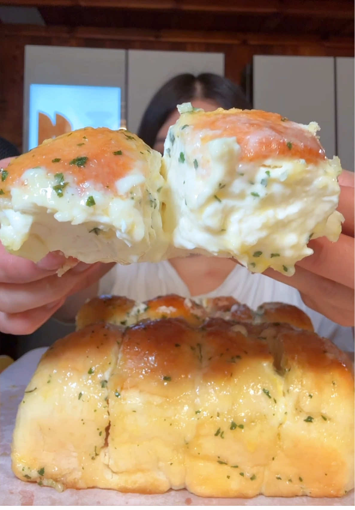 Garlic Cream Cheese Roll Mukbang 🧄🧀 .  Mukbang bánh mì bơ tỏi phô mai kem , mời mọi người nha #mukbangeatingshow #mukbang #ancungtiktok #xuhuong #food 