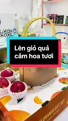 Lên giỏ quả cắm hoa tươi #giotraicaynhapkhaucaocap #kangnammart #daylamgiotraicaynghethuat #viraltiktok #xuhuong 