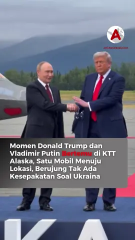 Presiden Amerika Serikat Donald Trump dan Presiden Rusia Vladimir Putin akhirnya bertatap muka dalam Konferensi Tingkat Tinggi (KTT) di Alaska, Jumat (15/8) waktu setempat. Kedua pemimpin tiba di lokasi dengan satu mobil yang sama sebelum memulai pembicaraan bilateral selama sekitar empat jam. Agenda utama yang diharapkan publik—mencari jalan keluar untuk perang Rusia-Ukraina—ternyata tak membuahkan kesepakatan berarti. Trump, memberikan penyambutan istimewa bagi Putin di Joint Base Elmendorf-Richardson, Anchorage. Pertemuan ini menjadi momen pertama Putin diizinkan hadir di wilayah Barat sejak melancarkan invasi ke Ukraina pada Februari 2022. Setelah lebih dari tiga jam diskusi tertutup, Trump dan Putin muncul dalam konferensi pers singkat berdurasi hanya 12 menit. Uniknya, keduanya tak membuka sesi tanya jawab, sesuatu yang jarang dilakukan Trump yang dikenal dekat dengan media. “Kita belum sampai di sana, tetapi kita telah membuat kemajuan. Tidak ada kesepakatan sampai ada kesepakatan,” ujar Trump di hadapan awak media dengan latar bertuliskan Pursuing Peace. Ia menyebut pertemuan itu “sangat produktif” dan menyinggung adanya “banyak poin” yang disepakati, meski tanpa penjelasan rinci. Putin, di sisi lain, menyoroti pentingnya kerja sama lebih luas. “Kami berharap kesepahaman yang telah kita capai akan... membuka jalan bagi perdamaian di Ukraina,” katanya. Di penghujung konferensi pers, Trump menyampaikan keinginan untuk menggelar pertemuan lanjutan. Putin menanggapi dengan senyum, lalu berkata dalam bahasa Inggris: “Lain kali di Moskow.” Follow terus @ayoindonesiacom #donaldtrump #vladimirputin #KTTAlaska #alaska  