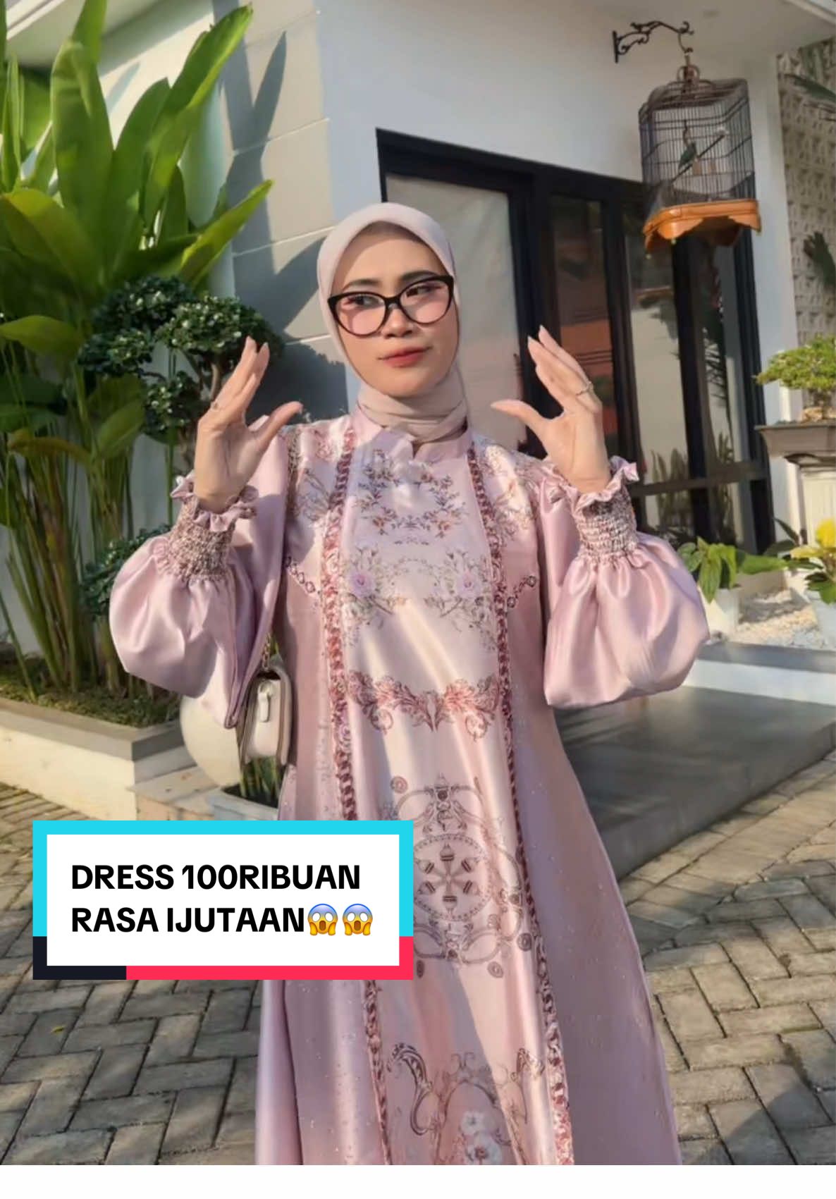 Jangan sampai lewatkan live hari ini ya gaes🤗 ada banyak kejutan yang menanti kalian loh, tetap pantengin live kita ya‼️ #DressAlzena #dressmewah #dresscantik #dressmotif #fyp 