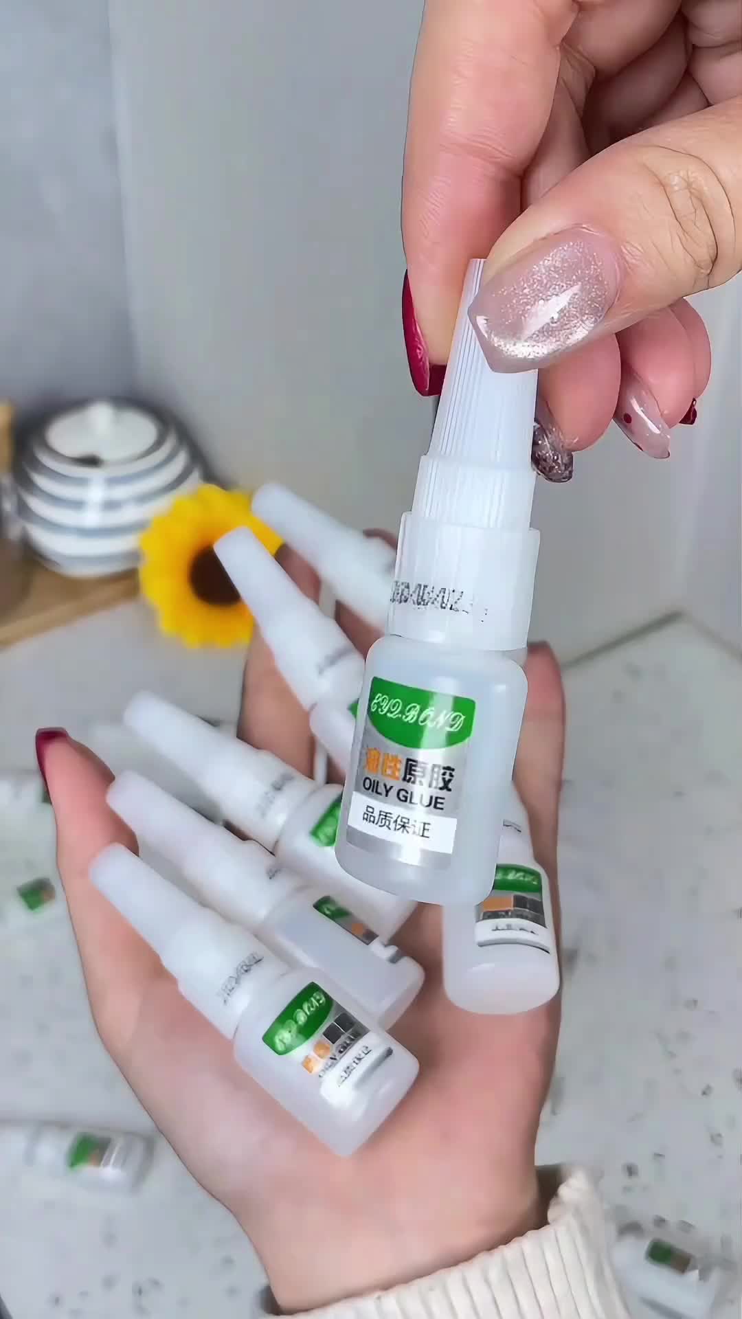 Lem Minyak Serbaguna Kuat – Cocok untuk Karet, Kayu, Kulit, Logam & Lainnya 