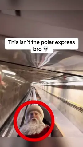 Santa scolds at his elves 🎅🏻 #santa #polarexpress #allaboard #subway #door 