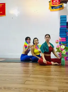 Khi mấy chị em gặp nhau 😘🤭😘#Huyenyoga 