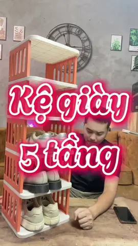 Kệ giày dép 4 tầng 5 tầng đa năng – giải pháp gọn gàng, tiện lợi cho không gian sống hiện đại. Sản phẩm làm từ nhựa cao cấp bền chắc, khả năng chịu lực tốt, chống ẩm mốc, dễ lau chùi. Thiết kế nhiều tầng rộng rãi giúp sắp xếp giày dép, túi xách, phụ kiện gọn gàng, tiết kiệm diện tích tối đa. Với màu sắc trang nhã, kiểu dáng hiện đại, kệ giày không chỉ là vật dụng lưu trữ mà còn tạo điểm nhấn trang trí cho ngôi nhà. Dễ dàng lắp ráp, tháo gọn khi cần di chuyển. Kệ giày dép 4 tầng 5 tầng – lựa chọn hoàn hảo cho gia đình muốn giữ lối sống ngăn nắp và tiện nghi. #kegiay #kegiaydep #kegiaydepdanang #kedegiaydep #xuhuong 
