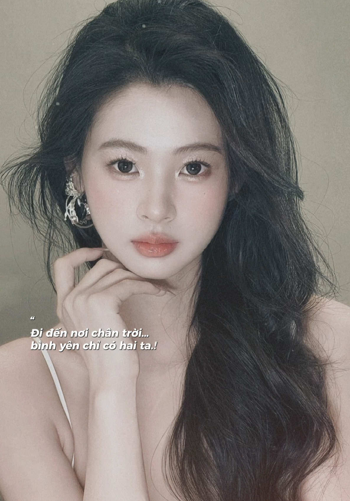 Em sẽ nắm tay người vượt qua hàng trăm bão giông trên đời… #omtronthuongyeu #templatecapcut #tamtrang #tinhyeu  