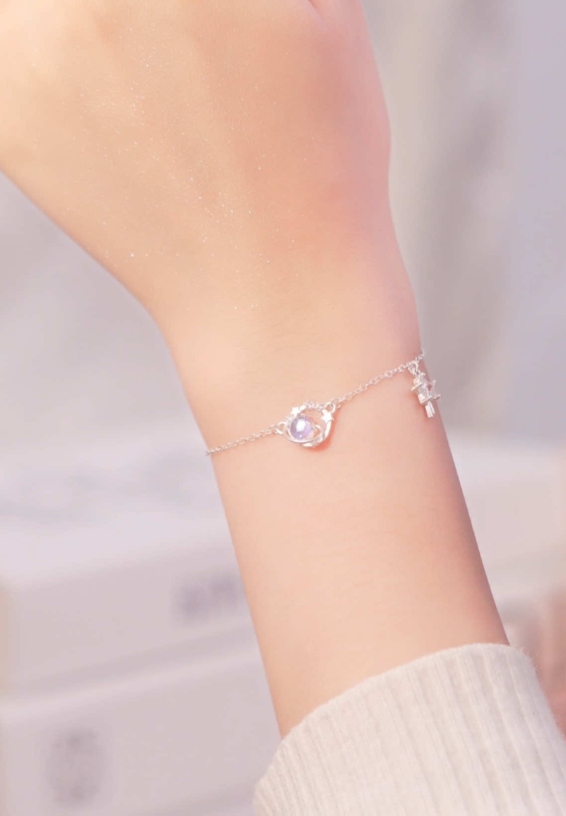 LT0273 Lắc tay bạc nữ TLEE tiểu hành tinh đính đá moonstone. Quà tặng hoàn hảo cho cô gái yêu sự huyền bí và tinh tế 🌙 🎁#tleejewelry #daychuyenbactlee #lactaybactlee #khuyentaibactlee #trangsuc 
