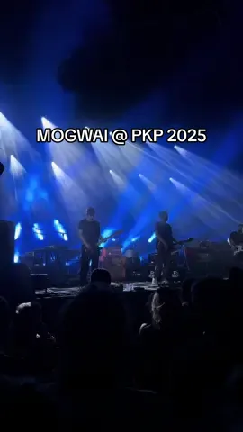 festival magic = music discoveries 🌈 #mogwai #pukkelpop #musicfestival #livemusic #music @mogwai @Pukkelpop 