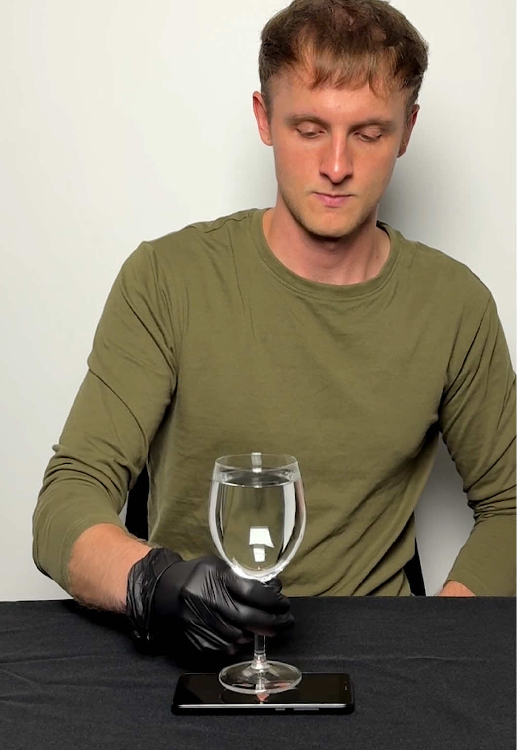 Homemade Hologram Hack #hacks #trick #DIY #LifeHack #hologram 