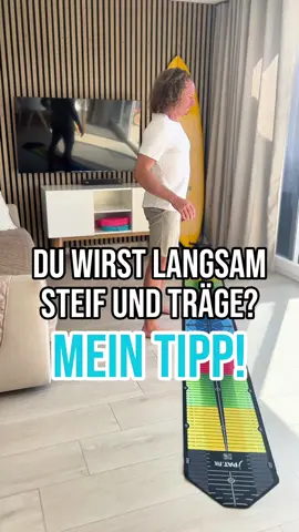 KOMMENTIERE „CARDIO“ – ich schenke dir SOFORT mein kostenloses Video mit 7 Ausdauerübungen für ein sicheres, aktives Leben! 🏠⚡ IM REEL ZEIGE ICH DIR: 👣 DIE PATMAT-KOORDINATIONSÜBUNG: ▸ Seitliche Bewegungen mit Richtungswechsel von Feld zu Feld ▸ Kurze Bodenkontakte für explosive Kraft und Kontrolle ▸ 10x in möglichst kurzer Zeit (wenig Pause) ▸ Trainiert Schnelligkeit + Stabilität gleichzeitig! Warum diese Übung dein Leben verändert: ✅ Flinke Füße = Sicherheit auf rutschigem Boden ✅ Starke Gelenke = weniger Sturzrisiko im Alter ✅ Bessere Reaktionsfähigkeit = Schutz vor Verletzungen Tipp: Starte langsam und erhöhe nach und nach die Geschwindigkeit ALS DANK FÜRS KOMMENTIEREN BEKOMMST DU: 🎁 KOMPLETTES 7-ÜBUNGEN-VIDEO (andere Übungen als im Reel!) ▸ Gelenkschonende Ausdauerübungen ▸ Inklusive Sturzpräventions-Tipps FÜR DICH, WENN DU: ✔️ Über 50 bist und mobil bleiben willst ✔️ Balance-Probleme hast ✔️ Aktiv vorsorgen möchtest 👉 KOMMENTIERE „CARDIO“ – ich sende dir das Video per DM! #MobilityTraining #BeweglichBleiben #AktivImAlter #SchmerzfreiLeben #FunctionalFitness #StabilUndStark #GesundÄlterWerden #HomeWorkout50Plus #BalanceTraining #SelbstbestimmtLeben #FitMit50 #GesundheitAb40 #Unabhängigkeit #Lebensqualität #Täglich10Minuten #BewegungDarfSpaßMachen