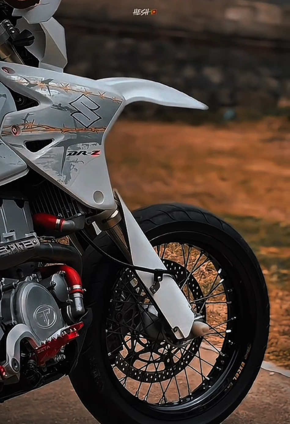 කාගෙත් ආසම එයා 🥹🤍“ • • @𝗛𝗘𝗦𝗛🪬  @D i l a n 🪬  • • #CapCut #drz400sm #everyonefollowers #trend #viral #10millionadoptions #Biscoitocut #goviral #ReShZz 