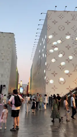 📍WUHAN SKP Mall  Welcome to Hanjie Street 🇨🇳🤯