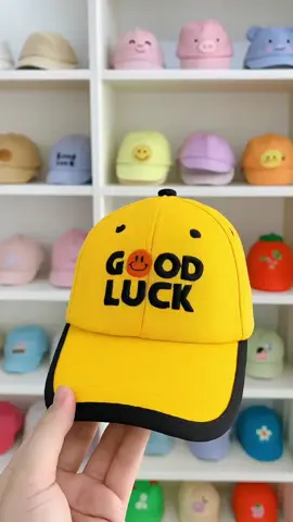 Dilema banget, beli yang warna kuning atau ungu ya? Kalo kalian suka yang mana? #topibayi #topianak #topifashion #topilucu #topigoodluck 