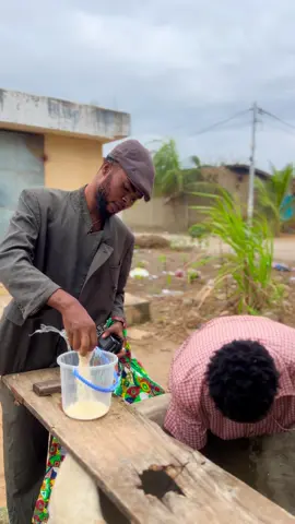 @Jordo Officiel est l’arme forgée contre Edoubamé 💔😂😂😂 @Moufitiiii  Et vous, vous prennez le lait concentré Top Saho avec quoi ? Du gari, pain ou le thé? #topsaho #togo# #tiktoktogo🇹🇬 