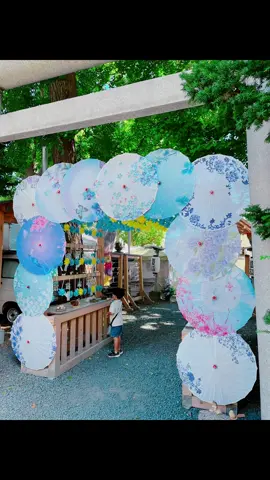 実は行ってみたいと思っていた 場所に行ってきました。 中に入る前から色とりどりの素敵な日傘や風鈴、風車、そして 花手水など写真映えするスポットがたくさんあります。 おみくじも種類がたくさんありました。 行った時は観光客の方がほとんどでした😊 #札幌諏訪神社 #札幌諏訪神社の花手水 #縁結び#夫婦円満 #子宝