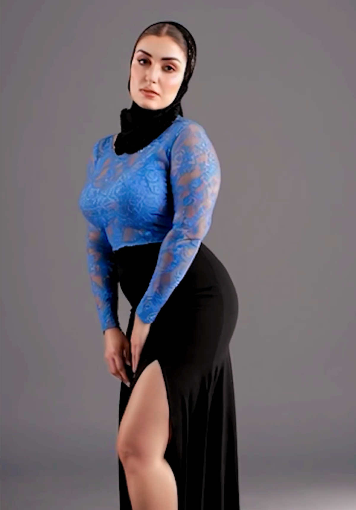#HijabFashion #modeling #curvymodel #lacedress #hijabmodern 