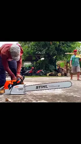 rekomend banget nih boss Cocok deh yang suka bekerja di perhutanan yah #gergajikayu #mesinpotong #mesinpotongkayu #mesingergaji ##gergajimesin 