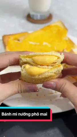 Bánh mì mà đem nướng phô mai kiểu này vừa dễ làm mà ngon nữa nè#bepnhachin #xuhuong #homnayangi #banhminuongphomai #sotphomai 