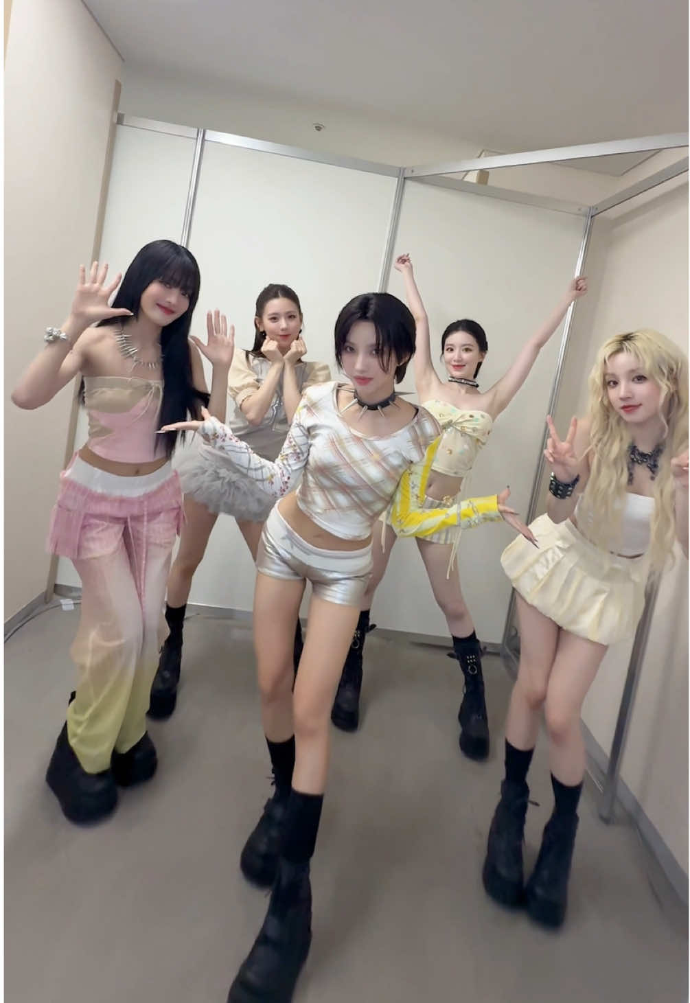 어딜 가도 여긴 Tropical night 🏝️ ₊˚⊹ #아이들 #idle #덤디덤디 #DUMDiDUMDi #SUMMERSONIC