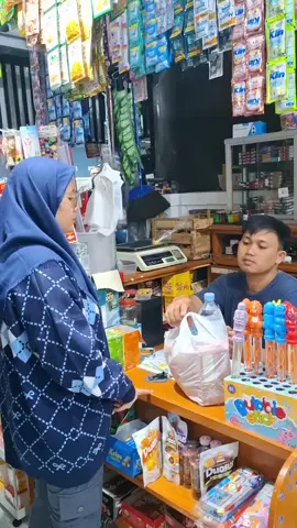 Cari untung dengan cara mendonasikan kembalian 😃 #konten #masukberanda #warungrestu #guyonan #fypage 