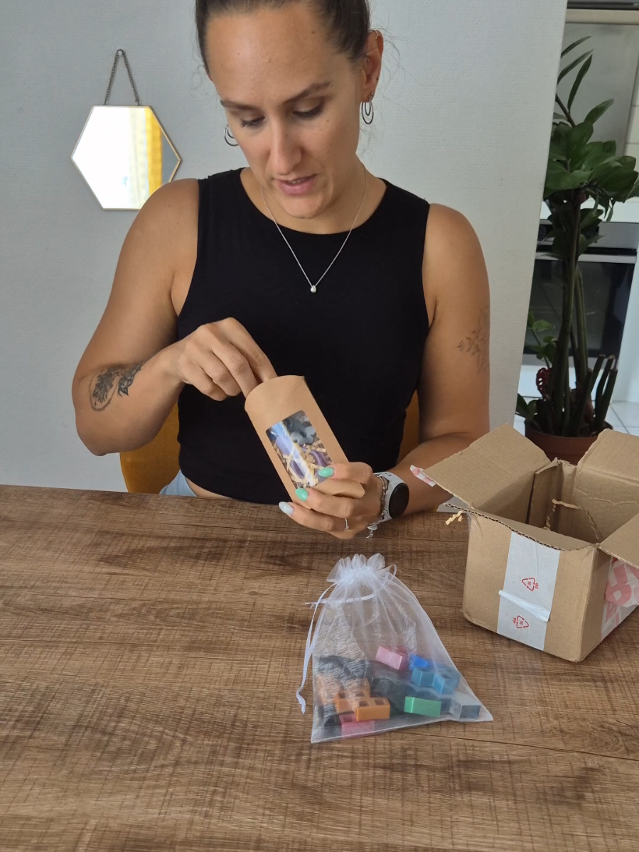 Super produits ! Merci beaucoup pour les petits cadeaux 🥰 @chrystel_telo @Selenitecreations #entreprise #creationdentreprise #jesmonite #dontgiveup #jeuxdesociete 