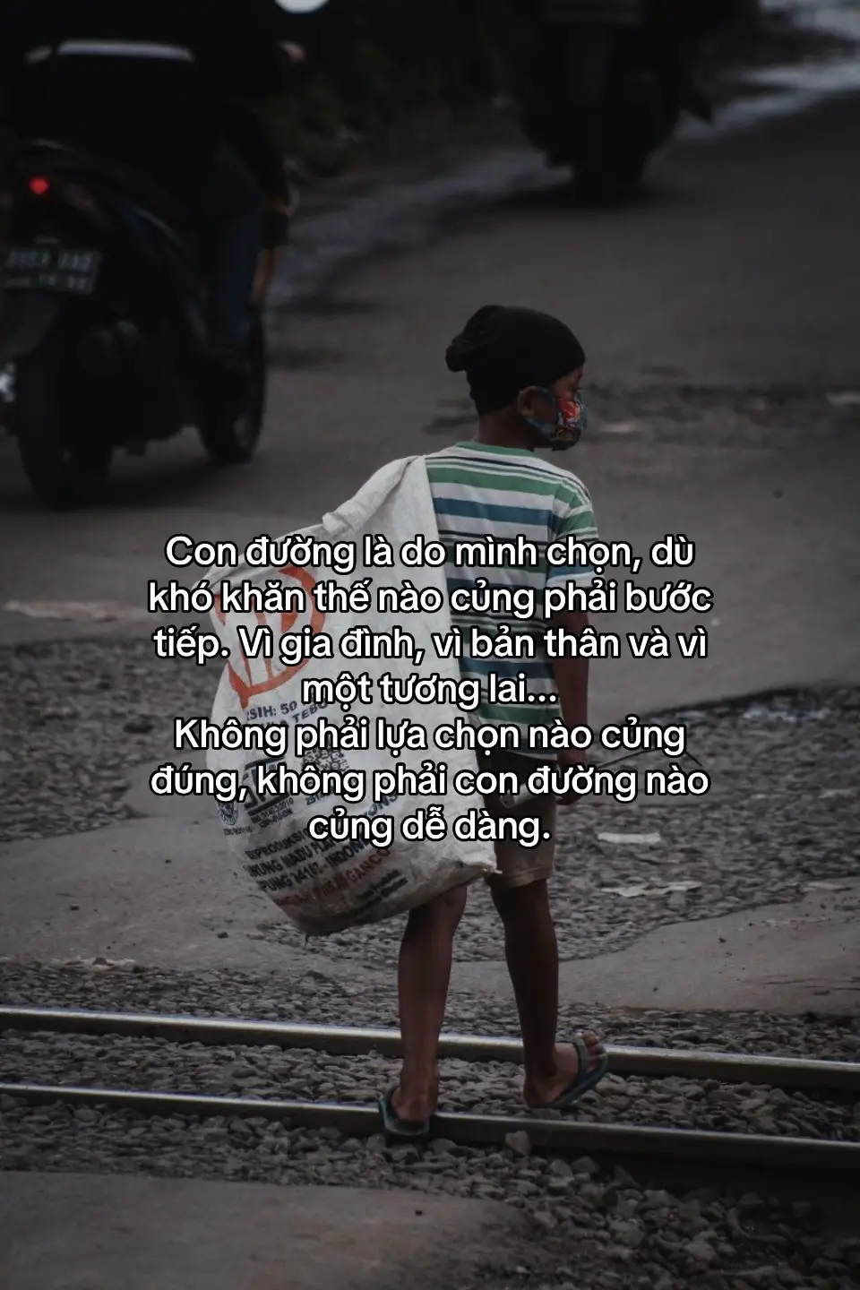 Con đường là do mình chọn, dù khó khăn thế nào củng phải bước tiếp. Vì gia đình, vì bản thân và vì một tương lai... Không phải lựa chọn nào củng đúng, không phải con đường nào củng dễ dàng.#_quan_0209 #cuocsong #tamtrang #foryou #viralvideo 